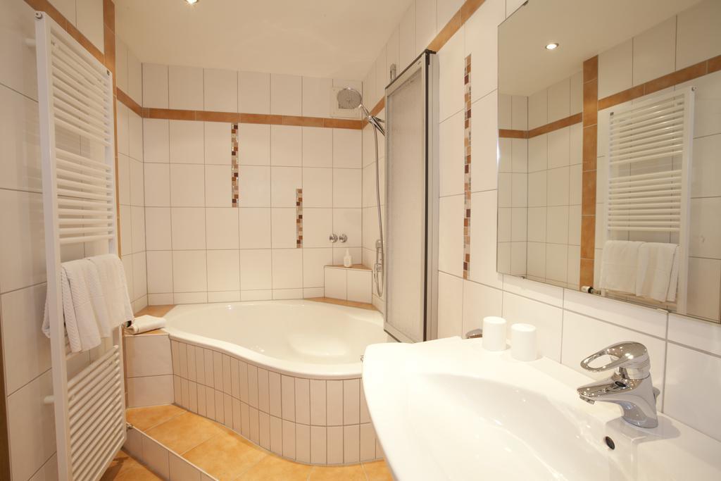 Gasthof Hotel Engel Simonswald Eksteriør billede