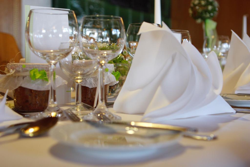 Gasthof Hotel Engel Simonswald Eksteriør billede